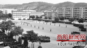 宜川中学激情燃烧、活力四射的胸贴背式课间跑操