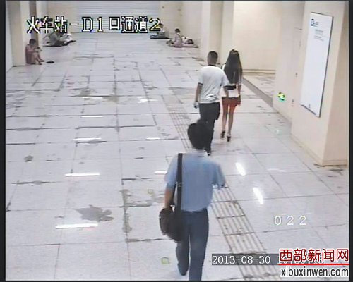 15岁少年地铁站内摸熟女臀部 称实在忍不住