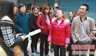 3小孩称扶起摔倒老太被指肇事 家长赔钱了事