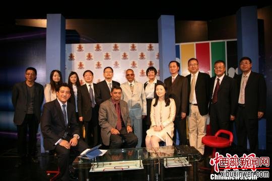 尼泊尔总统亚达夫右与云南省委宣传部副部长李茜。 石雨 摄