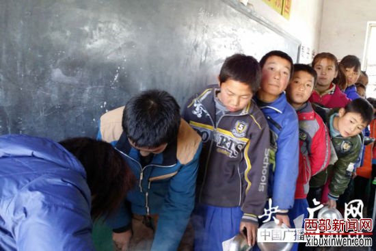 营养午餐两周年:财政穷省宁夏——3元钱的幸福与艰难