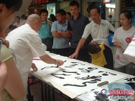 点击图片进入下一页 镇宅尊宝:开国十大元帅生肖姓名藏头诗书法