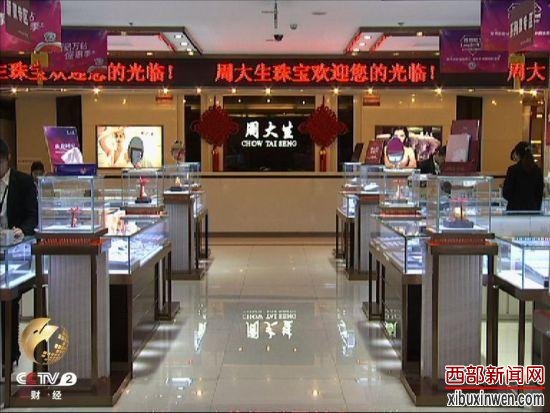金价下跌,消费者大量流失,大品牌亦不得不采取降价促销措施吸引消费者