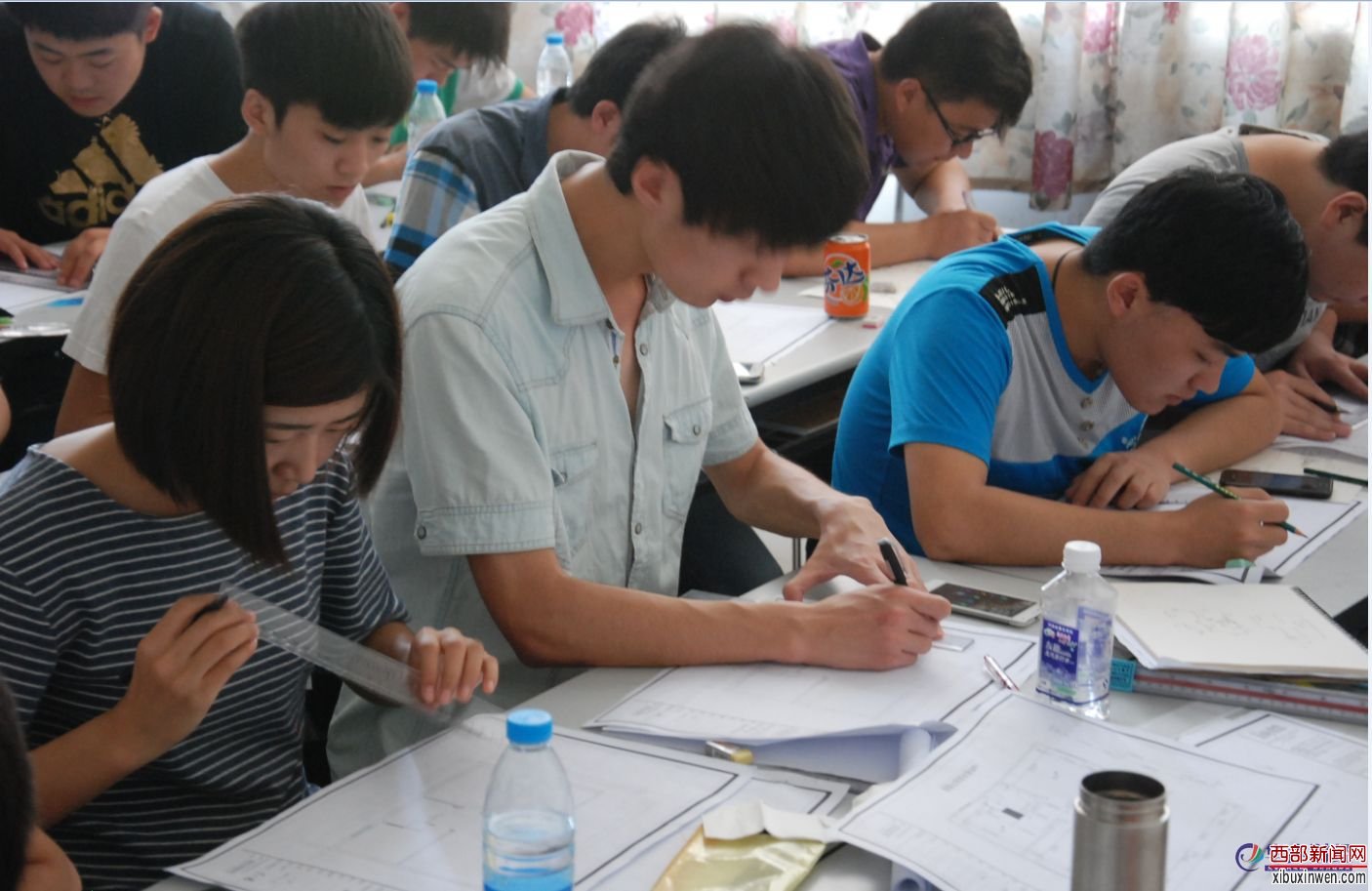 郑州华信建工学院学生实训开始了