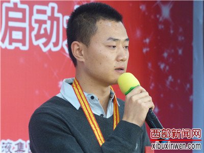 济南军区现役军人王栋为母亲领取最后一个奖项