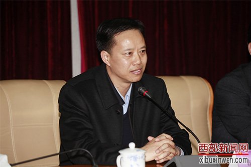 胡效国局长作表态发言