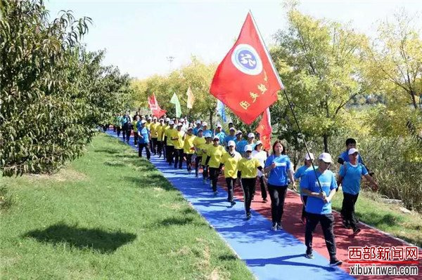 博兴县全民健走团绽放麻大湖畔