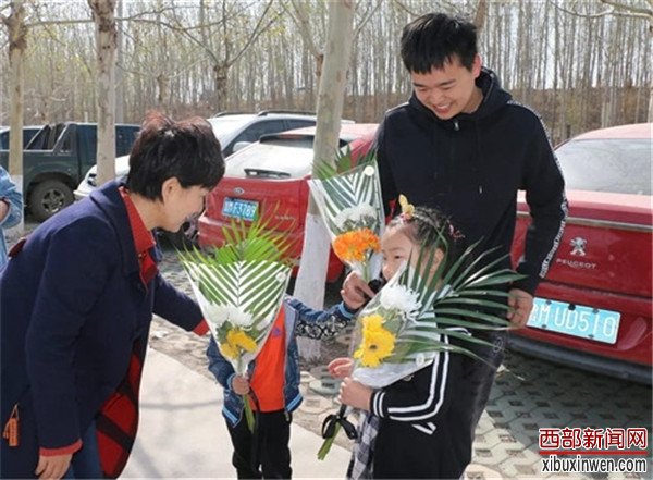 博兴县开展鲜花换纸钱活动文明祭扫树新风