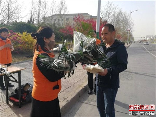 博兴县开展鲜花换纸钱活动文明祭扫树新风