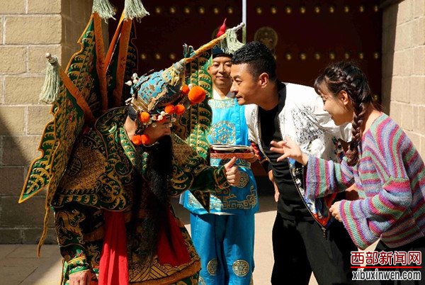 神木酒曲传承人艺木与央视主持人付玉龙和小白鹭搭戏
