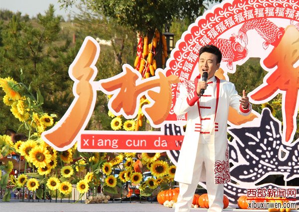 神木酒曲传承人艺木在中央电视台《乡村大舞台》的演出剧照
